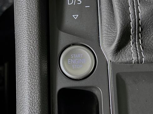 Used 2021 Volkswagen Atlas Cross Sport SE FWD image 23
