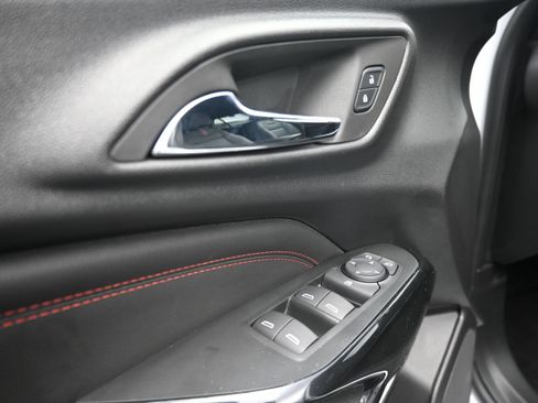 Used 2026 Chevrolet Trax RS w/ Sunroof Package FWD image 25