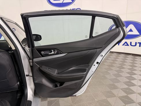 Used 2017 Nissan Maxima 3.5 SL w/ Interior Lighting Package image 15