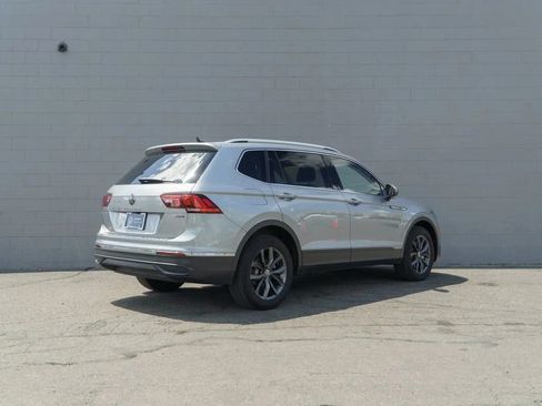 Used 2023 Volkswagen Tiguan SE w/ Panoramic Sunroof Package AWD/4WD image 7
