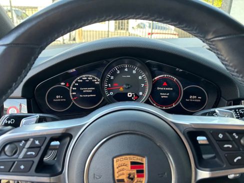 Used 2019 Porsche Cayenne S image 34