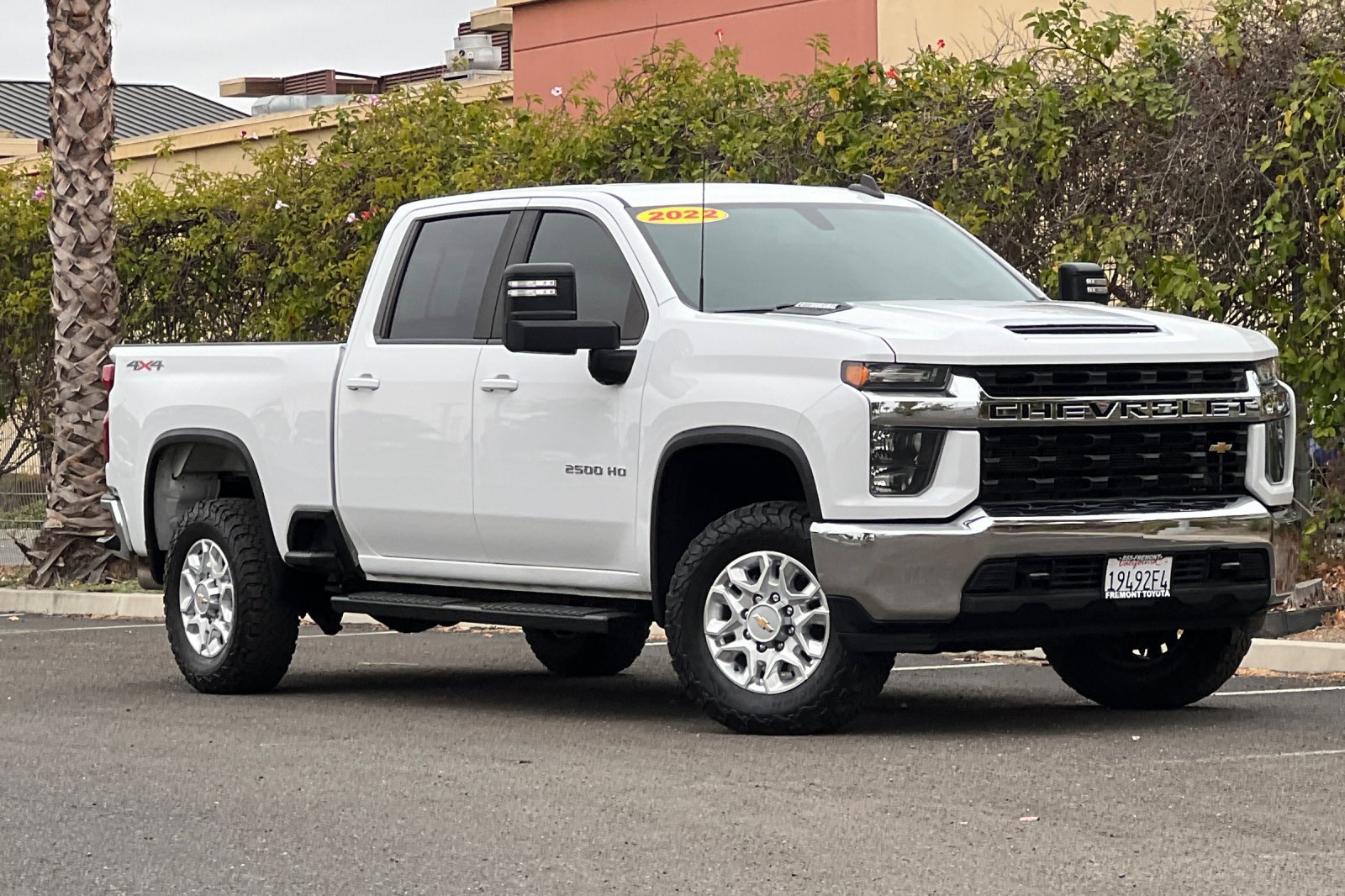 Used 2022 Chevrolet Silverado 2500 LT w/ Fleet Comfort Package AWD/4WD image 2