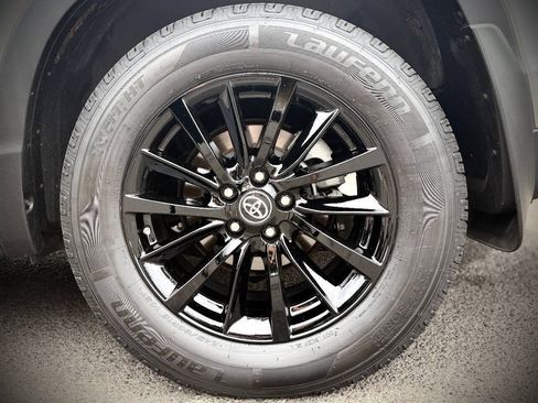 Used 2019 Toyota Highlander XLE AWD/4WD image 21