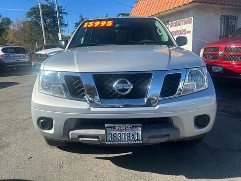 Used 2016 Nissan Frontier SV image 2
