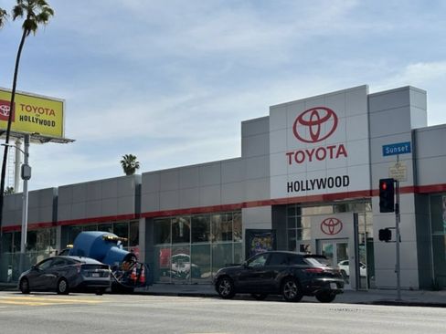 Used 2019 Toyota Avalon Limited w/ Advanced Safety Package FWD image 35