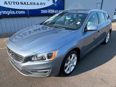 Used 2017 Volvo V60 T5 Platinum AWD/4WD image 2