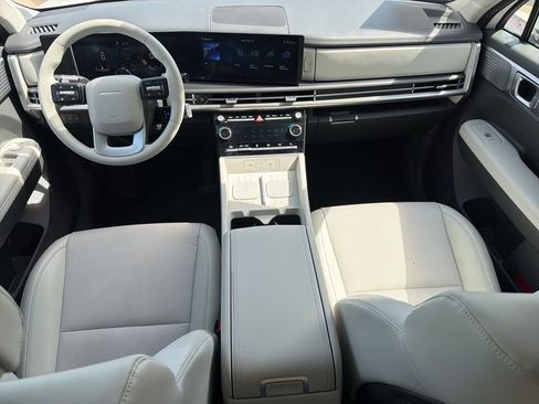 Used 2025 Hyundai Santa Fe SEL FWD image 18