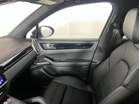Certified 2023 Porsche Cayenne S AWD/4WD image 36