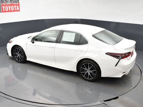 Used 2024 Toyota Camry SE image 18