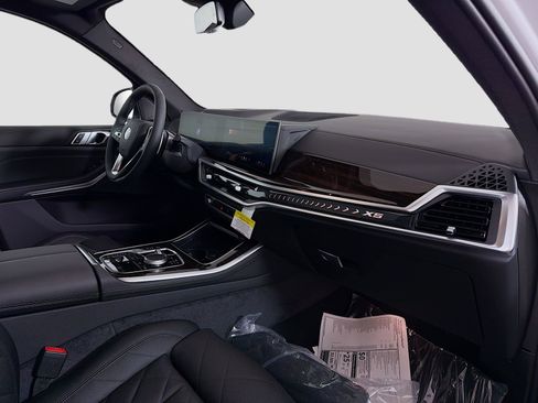 New 2026 BMW X5 xDrive40i w/ Climate Comfort Package image 32