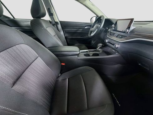 Used 2025 Nissan Altima 2.5 SV FWD image 28
