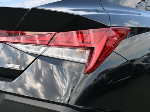 Used 2024 Hyundai Elantra Blue FWD image 21