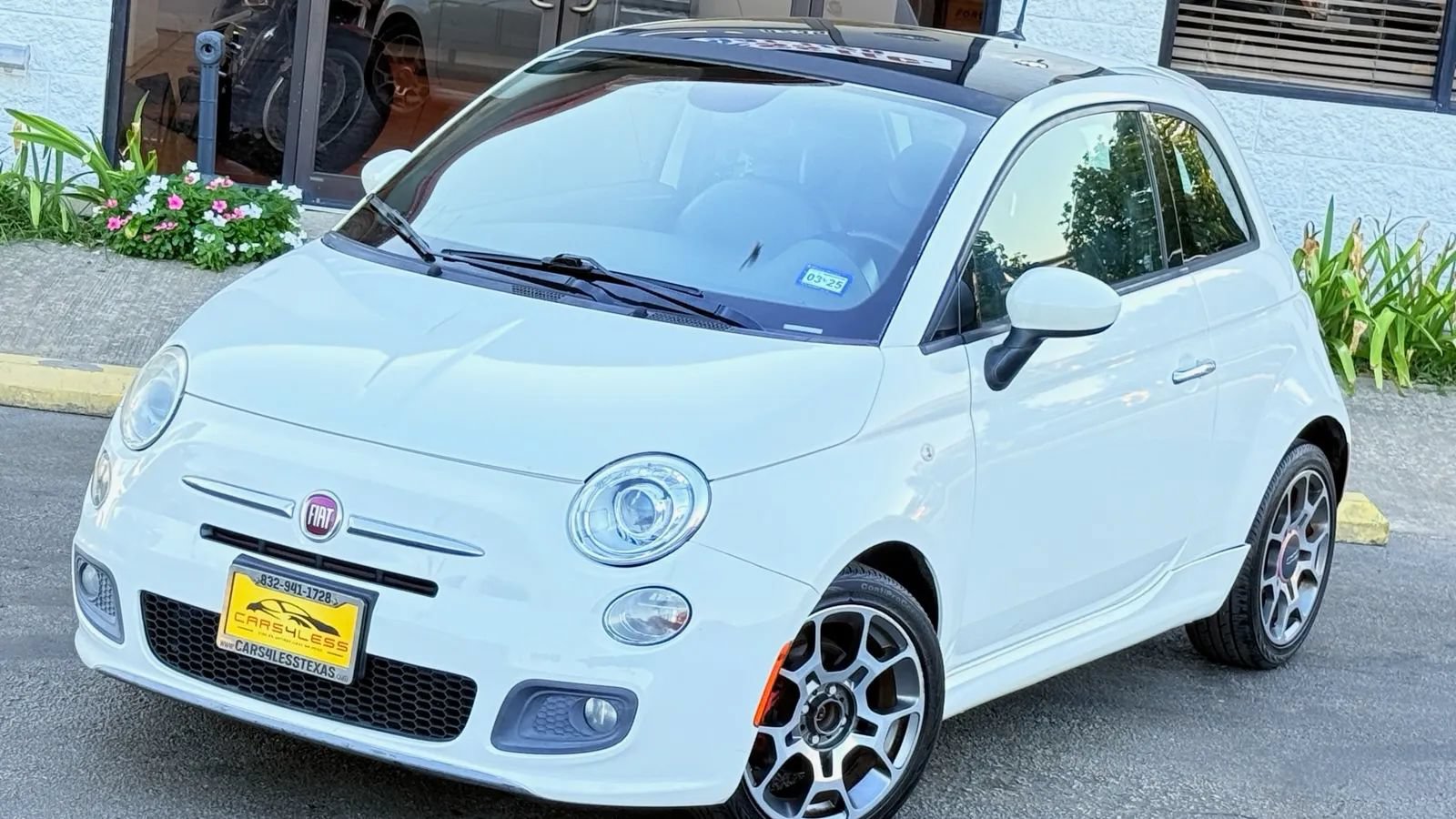 Used 2015 FIAT 500 Sport w/ Comfort/Convenience Group FWD image 4