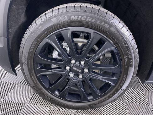 Certified 2023 GMC Acadia SLE w/ Driver Convenience Package image 14