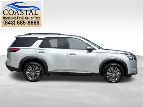 Certified 2025 Nissan Pathfinder SV FWD image 5