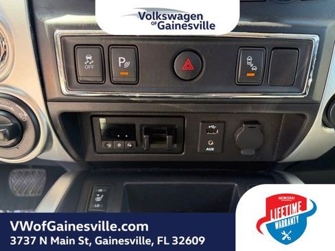 Used 2018 Nissan Titan SV w/ SV Convenience Package AWD/4WD image 25