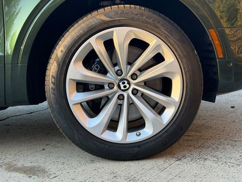 Certified 2017 Bentley Bentayga image 6