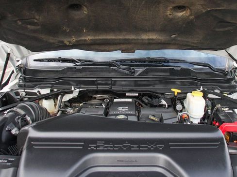 Used 2022 RAM 5500 Tradesman w/ Chrome Appearance Group image 16