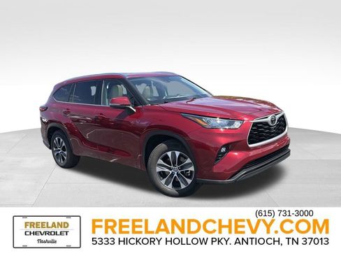 Used 2020 Toyota Highlander XLE FWD image 1