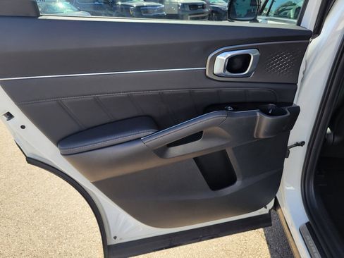 Used 2022 Kia Sorento SX w/ Panoramic Sunroof Package AWD/4WD image 14