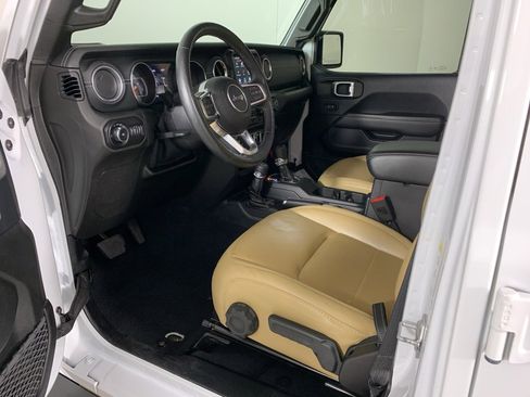 Used 2019 Jeep Wrangler Unlimited Sahara w/ Quick Order Package 24M Moab image 29