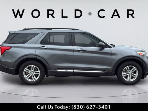 Used 2021 Ford Explorer XLT RWD image 3