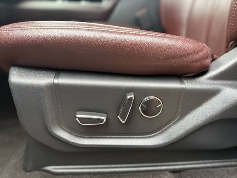 Used 2023 Ford Expedition Limited image 32