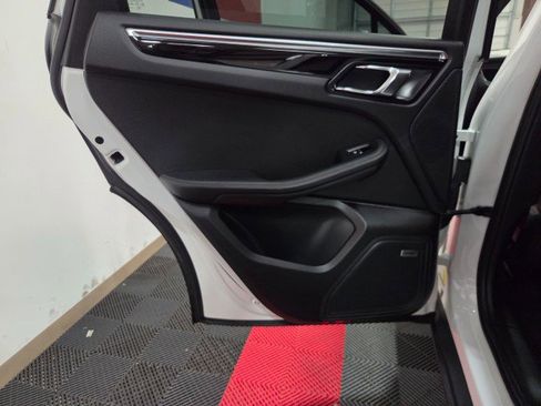 Used 2016 Porsche Macan S image 31