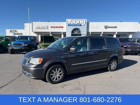 Used 2015 Chrysler Town & Country Touring FWD image 1