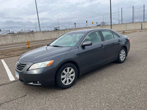 Used 2009 Toyota Camry XLE FWD image 3