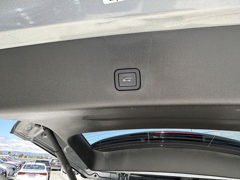Used 2023 Chevrolet Traverse LT FWD image 24