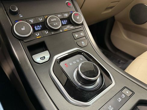 Used 2019 Land Rover Range Rover Evoque SE image 32