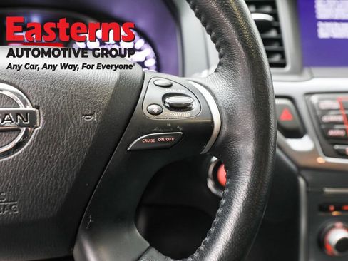 Used 2020 Nissan Pathfinder SL AWD/4WD image 16