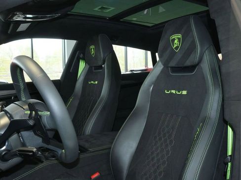 Used 2024 Lamborghini Urus Performante AWD/4WD image 2