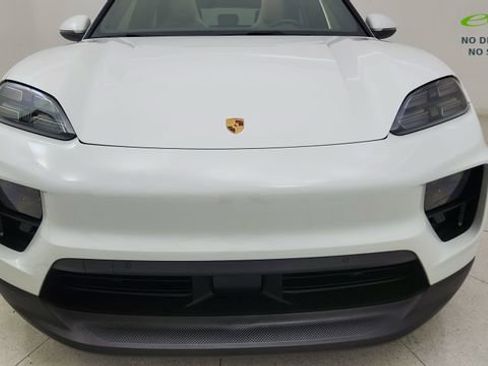 Used 2025 Porsche Macan Electric RWD image 8