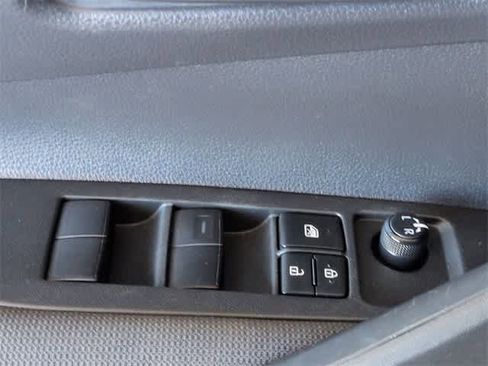 Used 2022 Toyota Corolla LE image 38