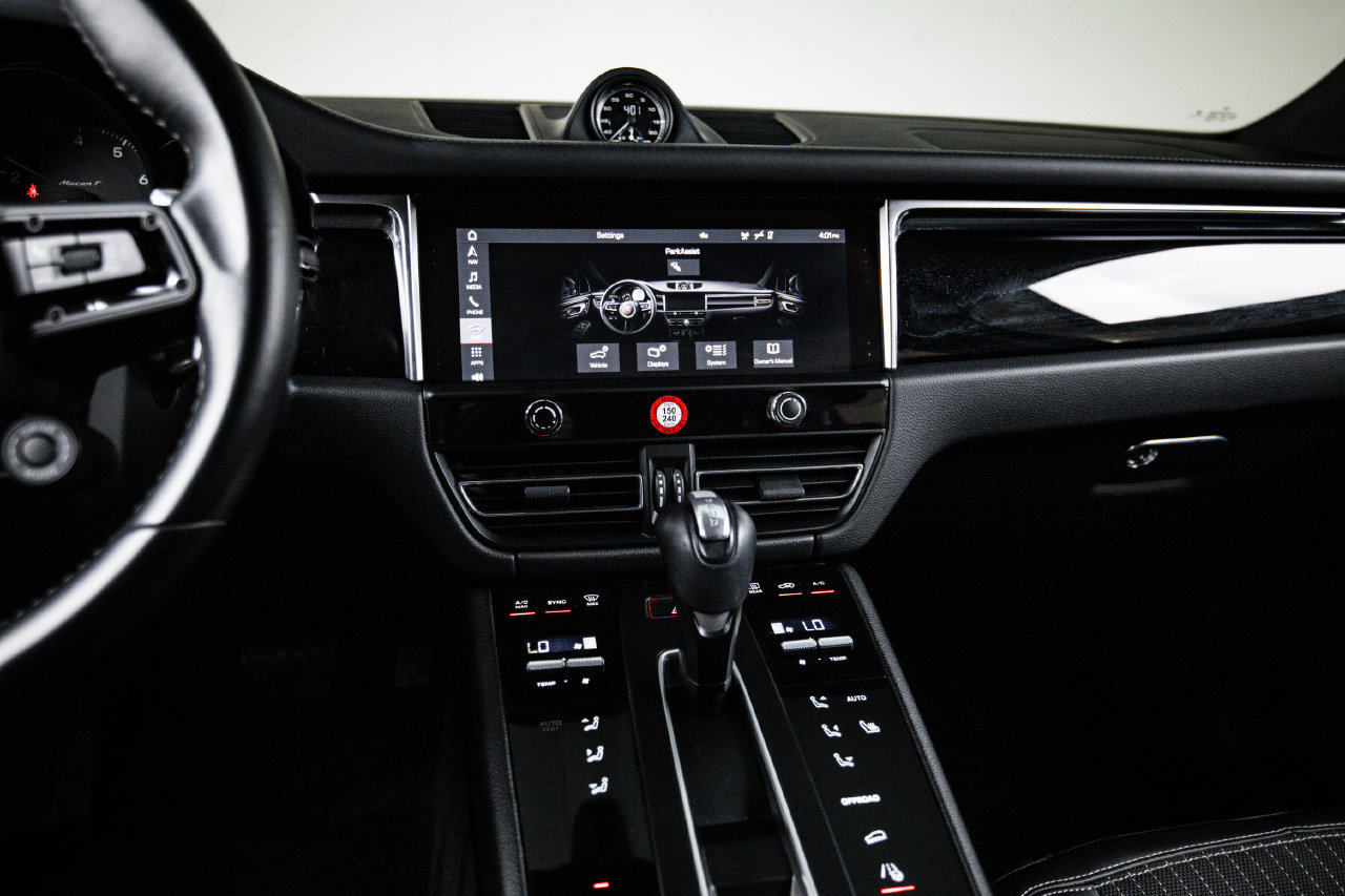 Certified 2023 Porsche Macan Turbo AWD/4WD image 19