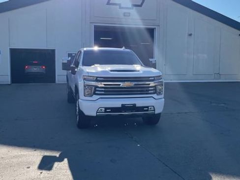 Used 2023 Chevrolet Silverado 3500 High Country AWD/4WD image 3