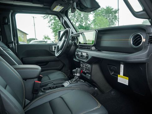 New 2026 Jeep Wrangler Unlimited Sahara AWD/4WD image 10