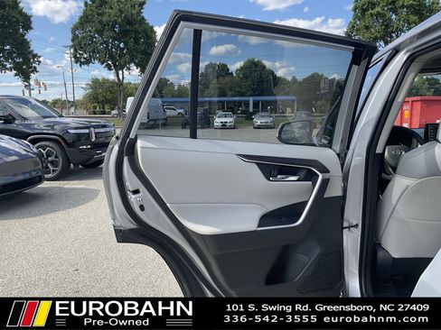 Used 2021 Toyota RAV4 XLE Premium image 11