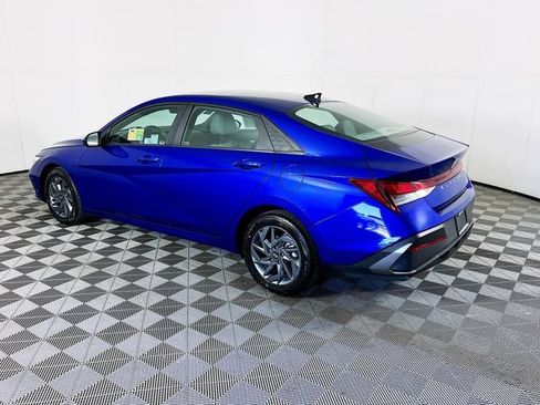 Used 2024 Hyundai Elantra SEL FWD image 5