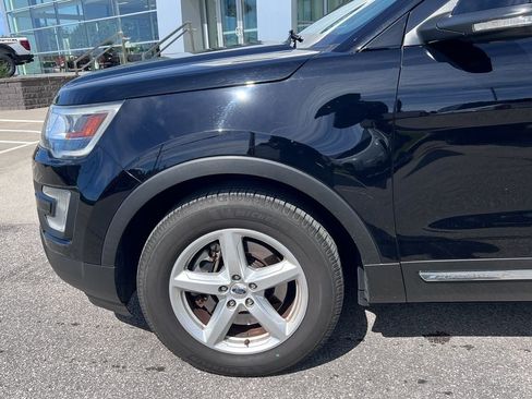 Used 2016 Ford Explorer XLT w/ Equipment Group 202A AWD/4WD image 30