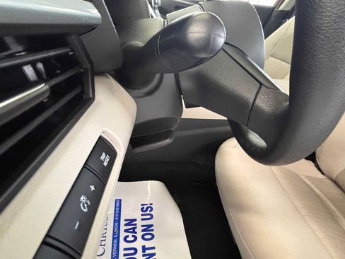 Used 2025 Nissan Altima 2.5 SV FWD image 19