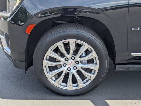 Used 2023 GMC Yukon XL Denali AWD/4WD image 12