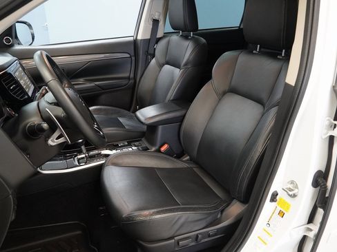 Used 2020 Mitsubishi Outlander GT image 4