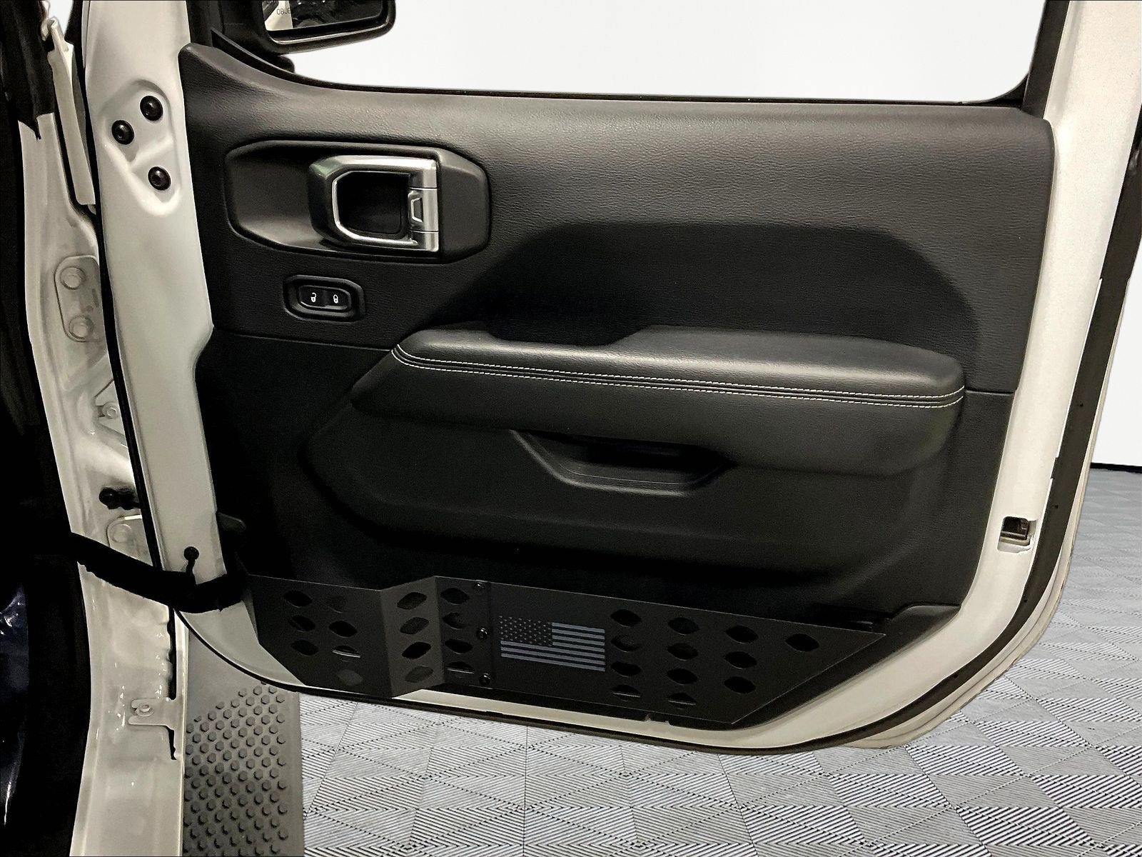 Used 2019 Jeep Wrangler Unlimited Sahara w/ Safety Group AWD/4WD image 28