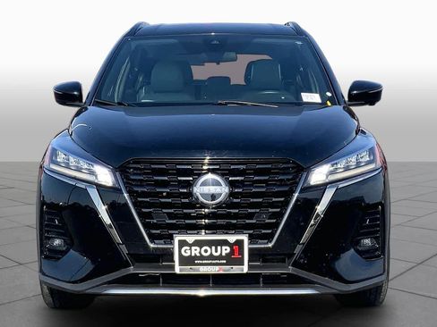 Used 2023 Nissan Kicks SR w/ SR Premium Package FWD image 4