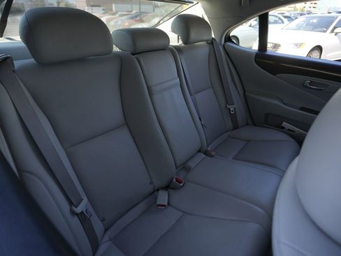 Used 2007 Lexus LS 460 RWD image 36