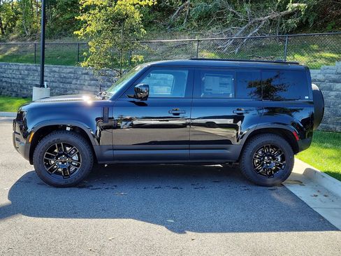 New 2026 Land Rover Defender 110 S image 6