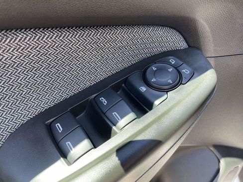 Used 2025 Chevrolet TrailBlazer LT AWD/4WD image 6